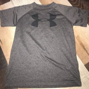 Youth Under Armor Tee Great condition Size SM